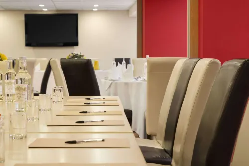 Ramada by Wyndham Hounslow - Heathrow East Featured Photos
