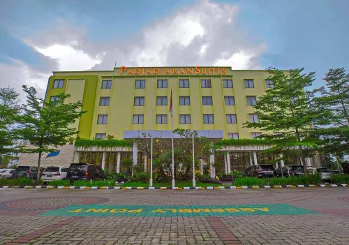 Padjadjaran Suites Resort and Convention Hotel Kamar Photos