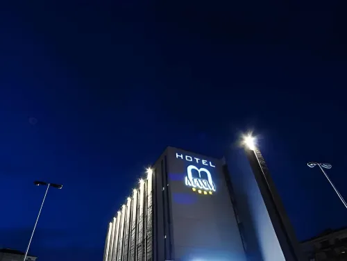 Hotel Maxim Exterior Photos
