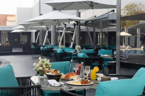 Hotel Holiday International Питание Photos
