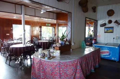 Seaside Travellers Inn Restauration Photos