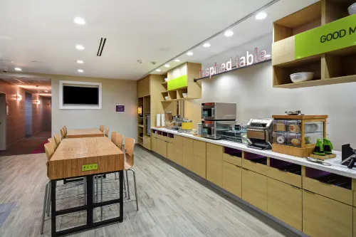 Embassy Suites by Hilton South Bend at Notre Dame Dining Photos
