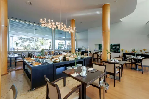 Tryp by Wyndham Porto Expo Hotel Ristorazione Photos