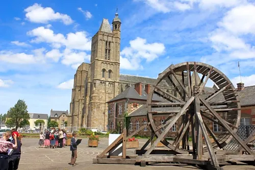 Kyriad Dol de Bretagne À proximité de l'hôtel Photos