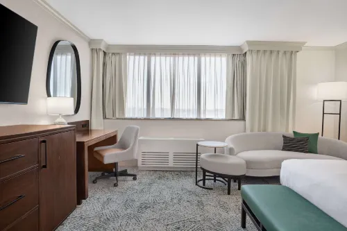 Hilton Arlington National Landing Rooms Photos