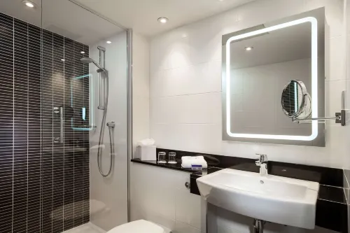 Radisson Hotel and Conf Centre London Heathrow Rooms Photos