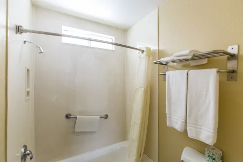 Beverly Inn Photos