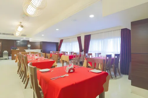 Queen Palace Hotel Dining Photos