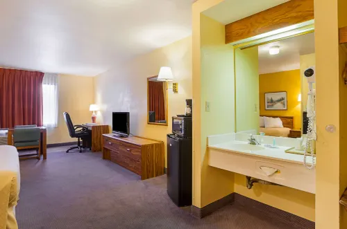 Rodeway Inn & Suites Photos