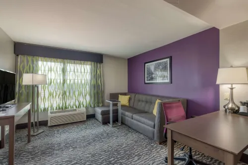 La Quinta Inn & Suites by Wyndham Visalia/Sequoia Gateway Photos