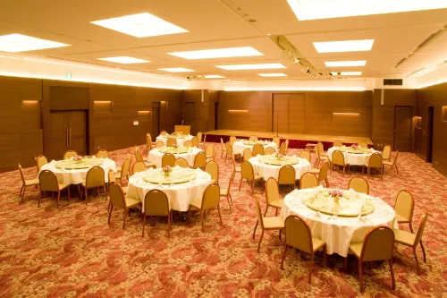 Tokyo Grand Hotel Restauration Photos