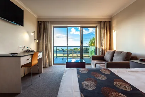 Beachfront Bicheno Rooms Photos
