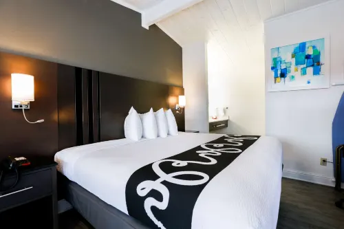 SureStay Hotel by Best Western Seaside Monterey Rooms Photos