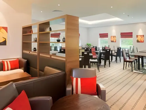Holiday Inn Express Taunton East Public Areas Photos
