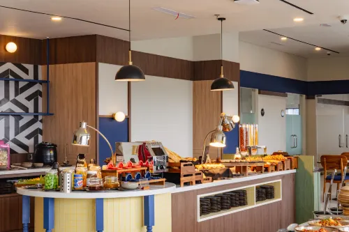 ARTOTEL Hub Simpang Temu Makanan Photos