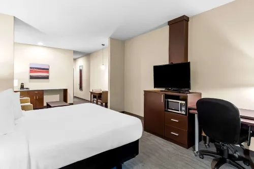Best Western St. Louis Airport North Hotel  Suites Photos