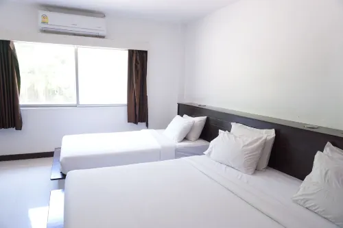 Sri Chumphon Hotel Chambres Photos