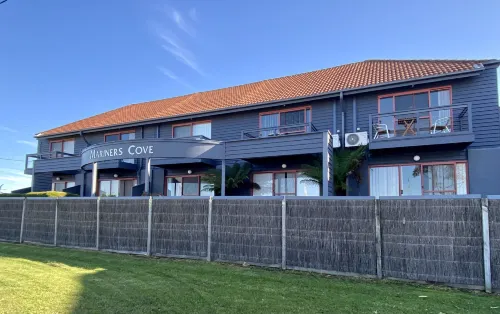 Mariners Cove Waterfront Motel and Apartments Exterior Photos