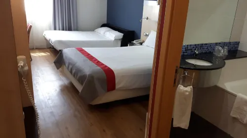 Holiday Inn Express Malaga Airport Zimmer Photos