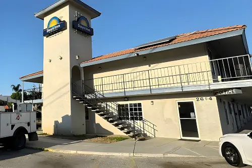 Days Inn by Wyndham Bakersfield Extérieur Photos