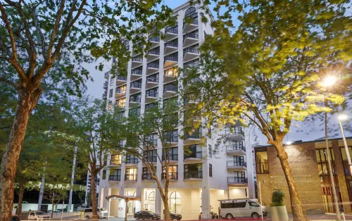 Parkside Hotel & Apartments Exterior Photos
