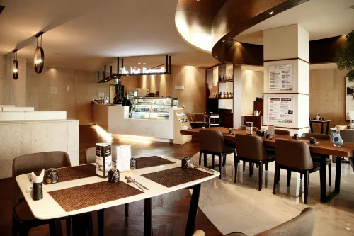 The Riverside Hotel Dining Photos