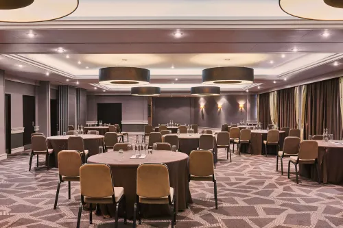 DoubleTree by Hilton London Ealing Dining Photos