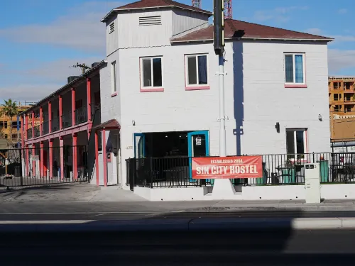 SIN City Hostel Extérieur Photos