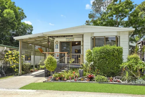 Flynns Beach Caravan Park Rooms Photos
