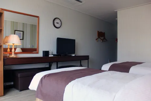 Homers Hotel Photos