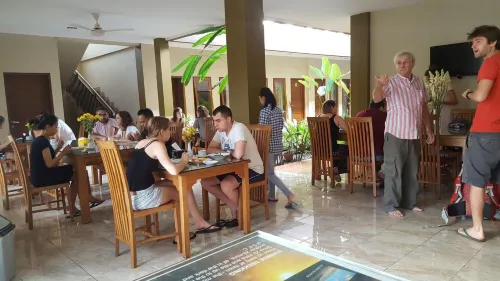 Aloha Hotel Yogyakarta Mahlzeiten Photos