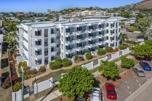 Madison Ocean Breeze Apartments Exterior Photos