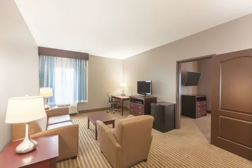 La Quinta Inn & Suites by Wyndham Houston Bush Intl Airpt E Zimmer Photos