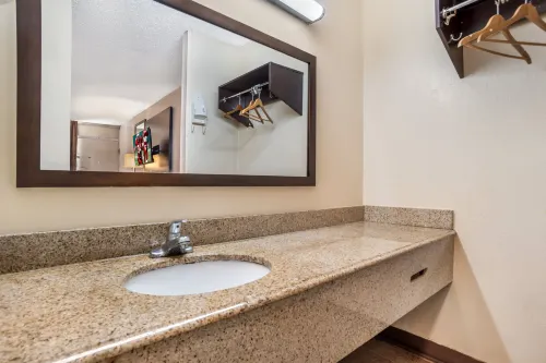 Red Roof Inn Montgomery - Midtown Rooms Photos