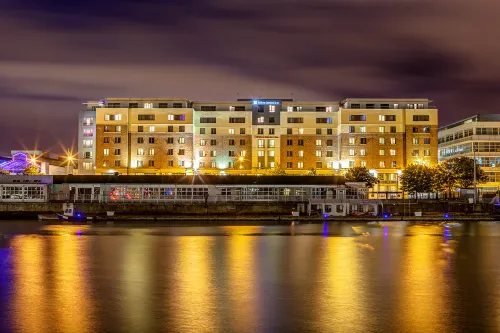 Hilton Garden Inn Dublin City Centre Exterior Photos