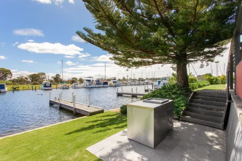 Mariners Cove Waterfront Motel and Apartments Public Areas Photos