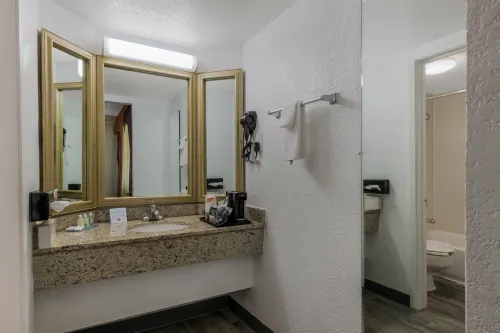 Quality Inn & Suites Airport Chambres Photos