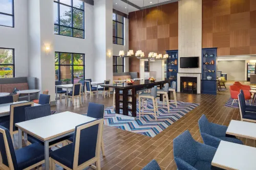 Hampton Inn by Hilton Garden City Long Island Restauration Photos