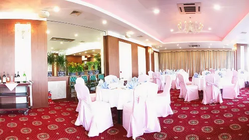Ocean Grand Hotel Restauration Photos