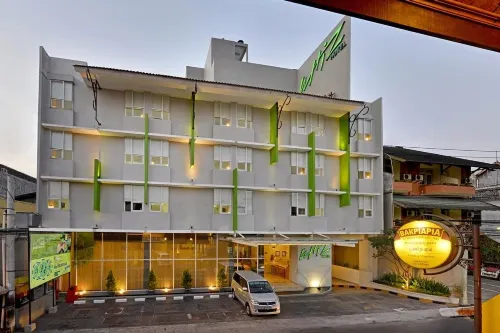 Whiz Hotel Malioboro Yogyakarta Eksterior Photos