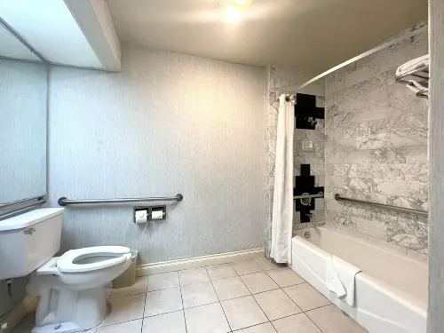 Ramada by Wyndham South El Monte Rooms Photos