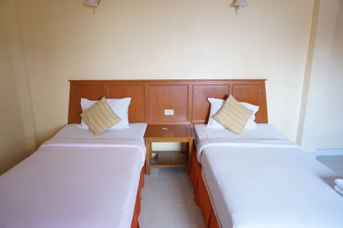 Sri Chumphon Hotel Phòng Photos