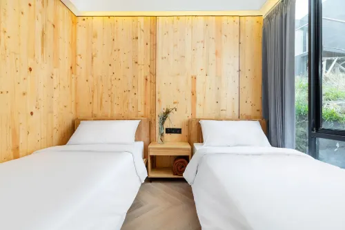 ARTOTEL Cabin Bromo Kamar Photos