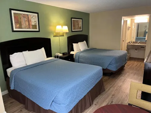 Days Inn by Wyndham Southern Hills/Oru Photos