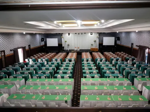 Nirmala Hotel & Convention Centre Espaces Affaires Photos