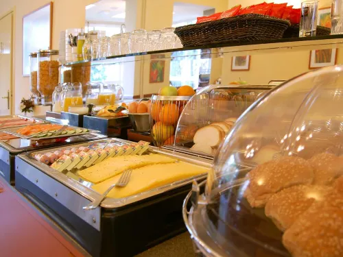 Prinsenhotel Dining Photos