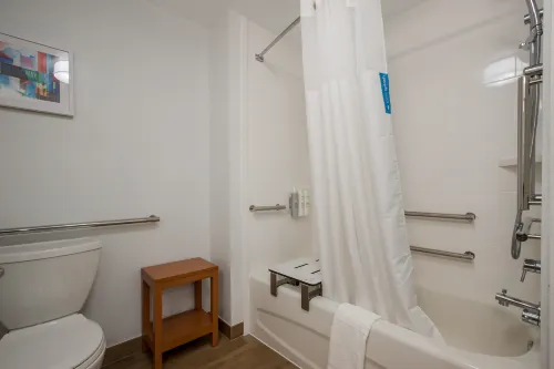 Hampton Inn Linden Rooms Photos