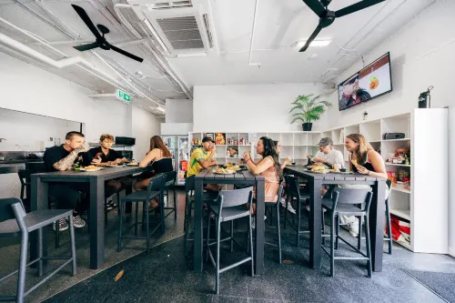 Maze Backpackers - Gold Coast Restauration Photos