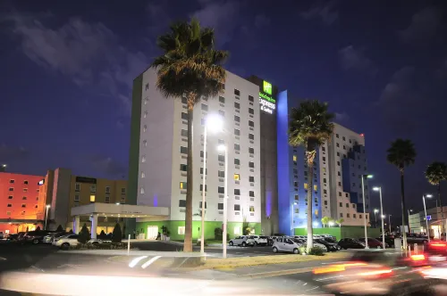 Holiday Inn Express & Suites Toluca Zona Aeropuerto Esterni Photos