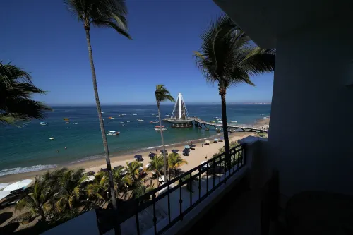 Emperador Vallarta Beachfront Hotel and Suites Rooms Photos